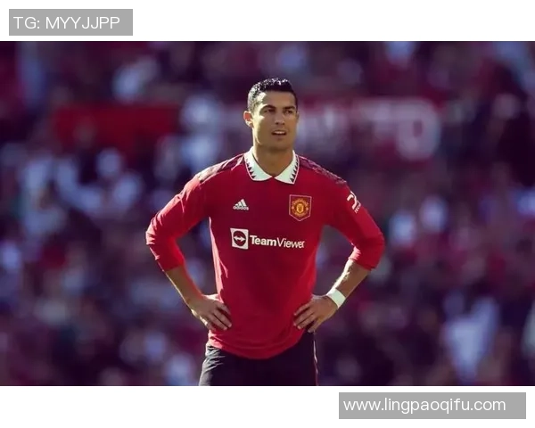 足球传奇球星风采展示让你回顾经典瞬间与辉煌成就