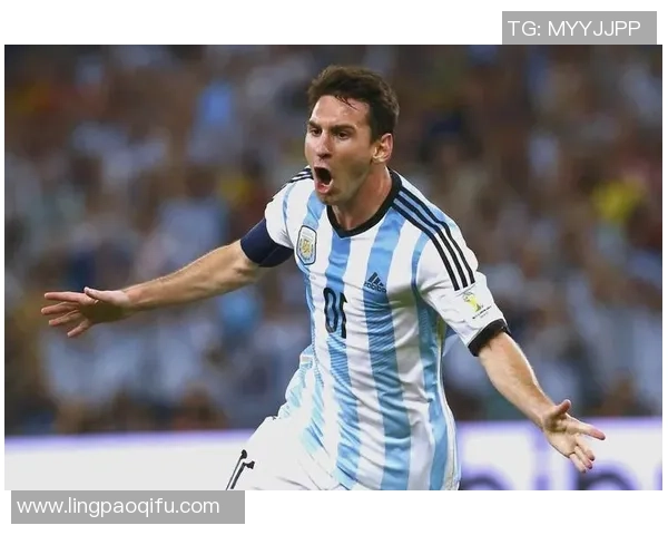 足球史上百大球星榜单揭秘：从传奇到未来之星的荣耀历程