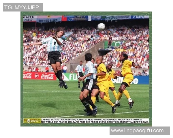 足球明星耀眼时刻：回顾足坛传奇人物的巅峰表现与精彩瞬间